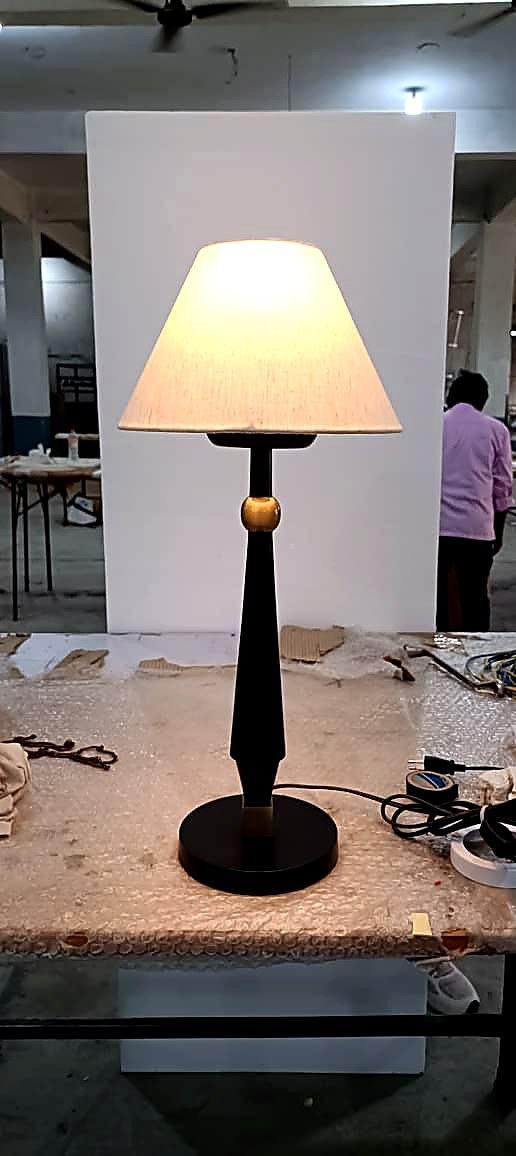 Table lamp · lit